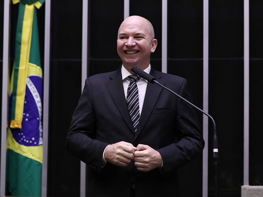 Prefeito anuncia liberação de emendas para recuperar ruas de Sena Madureira